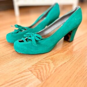 Bettie Page by Ellie Womens Suede Heels Size 10